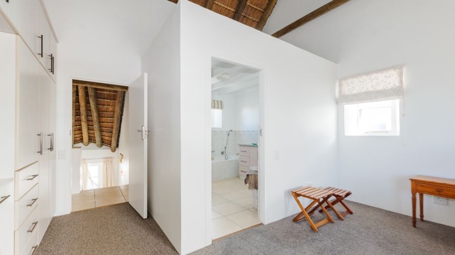 5 Bedroom Property for Sale in Struisbaai Western Cape